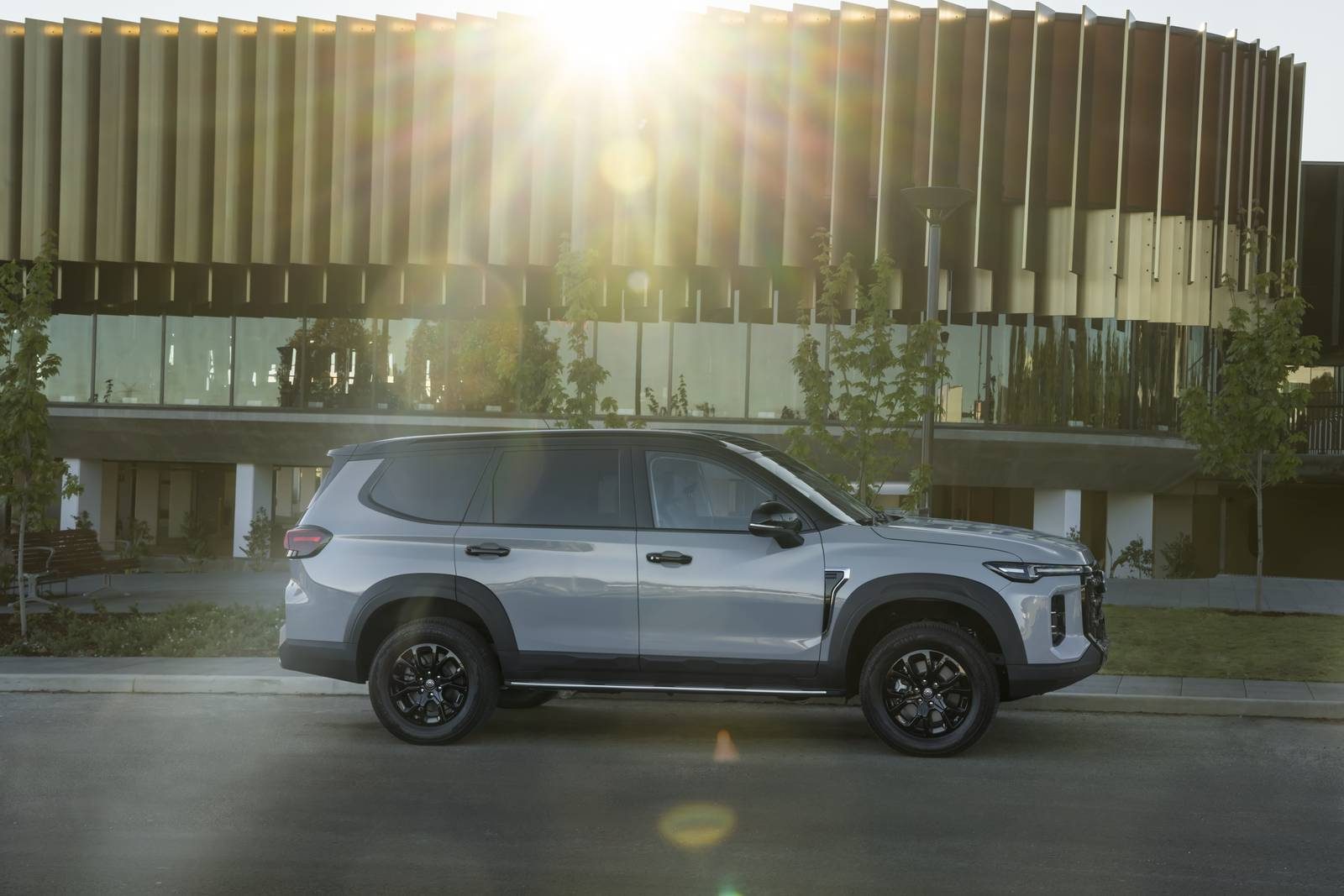 D90 SUV — 2